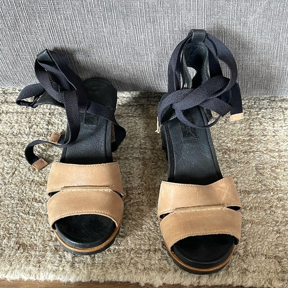 Sorel Tan and Black Wedge Sandals